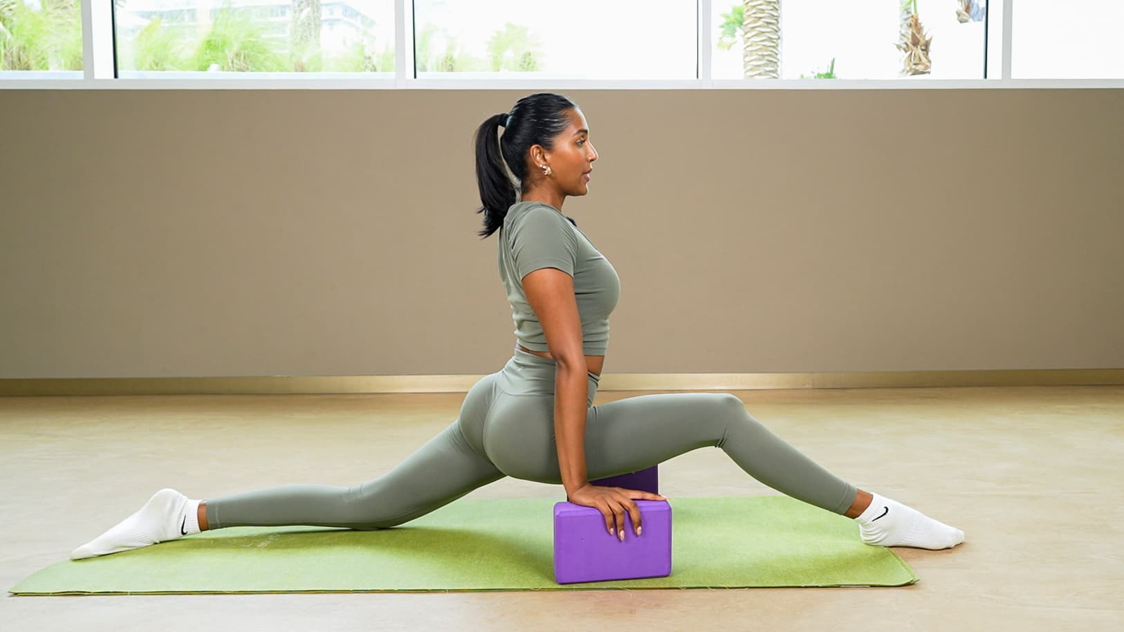 Stretching 8. Flexibility Flow with Splits
